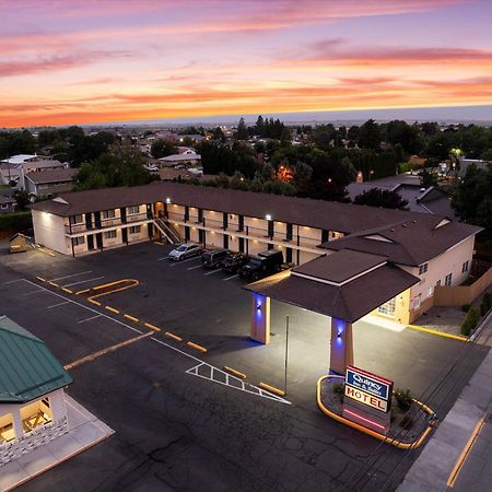 Quincy Inn And Suites Eksteriør bilde