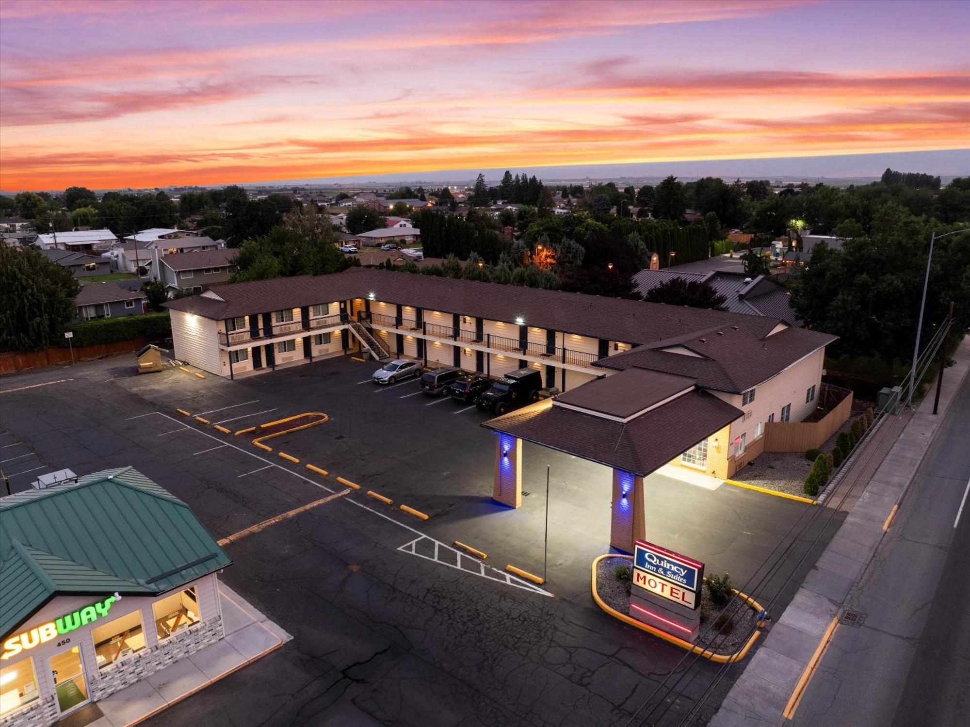Quincy Inn And Suites Eksteriør bilde