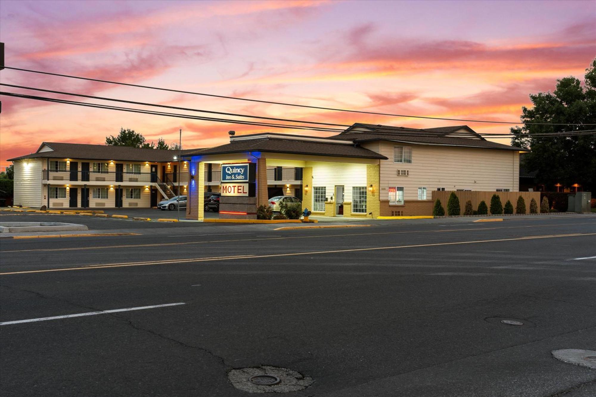 Quincy Inn And Suites Eksteriør bilde