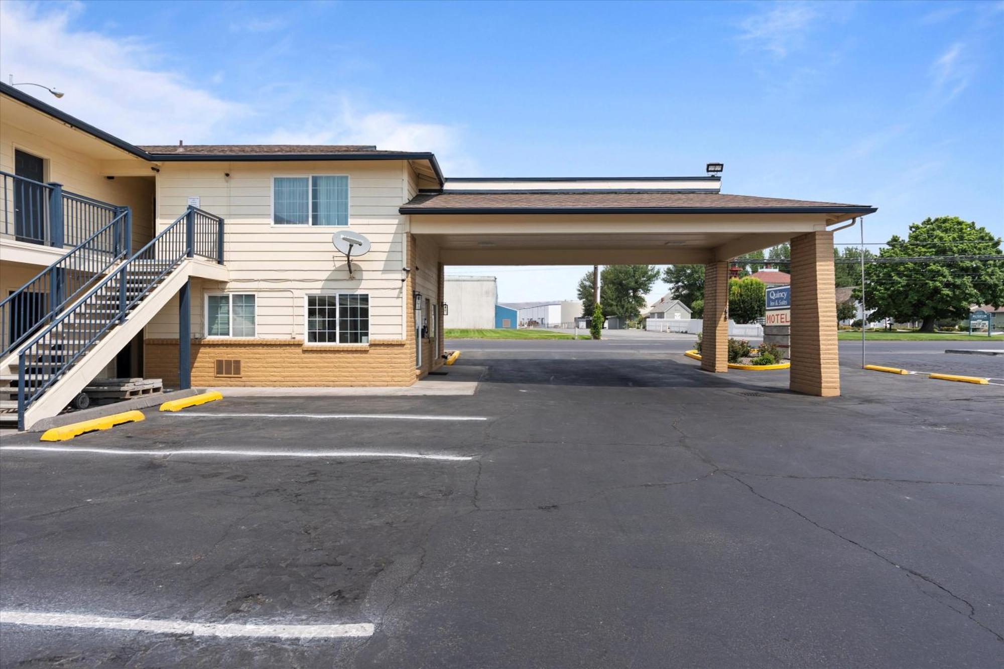 Quincy Inn And Suites Eksteriør bilde